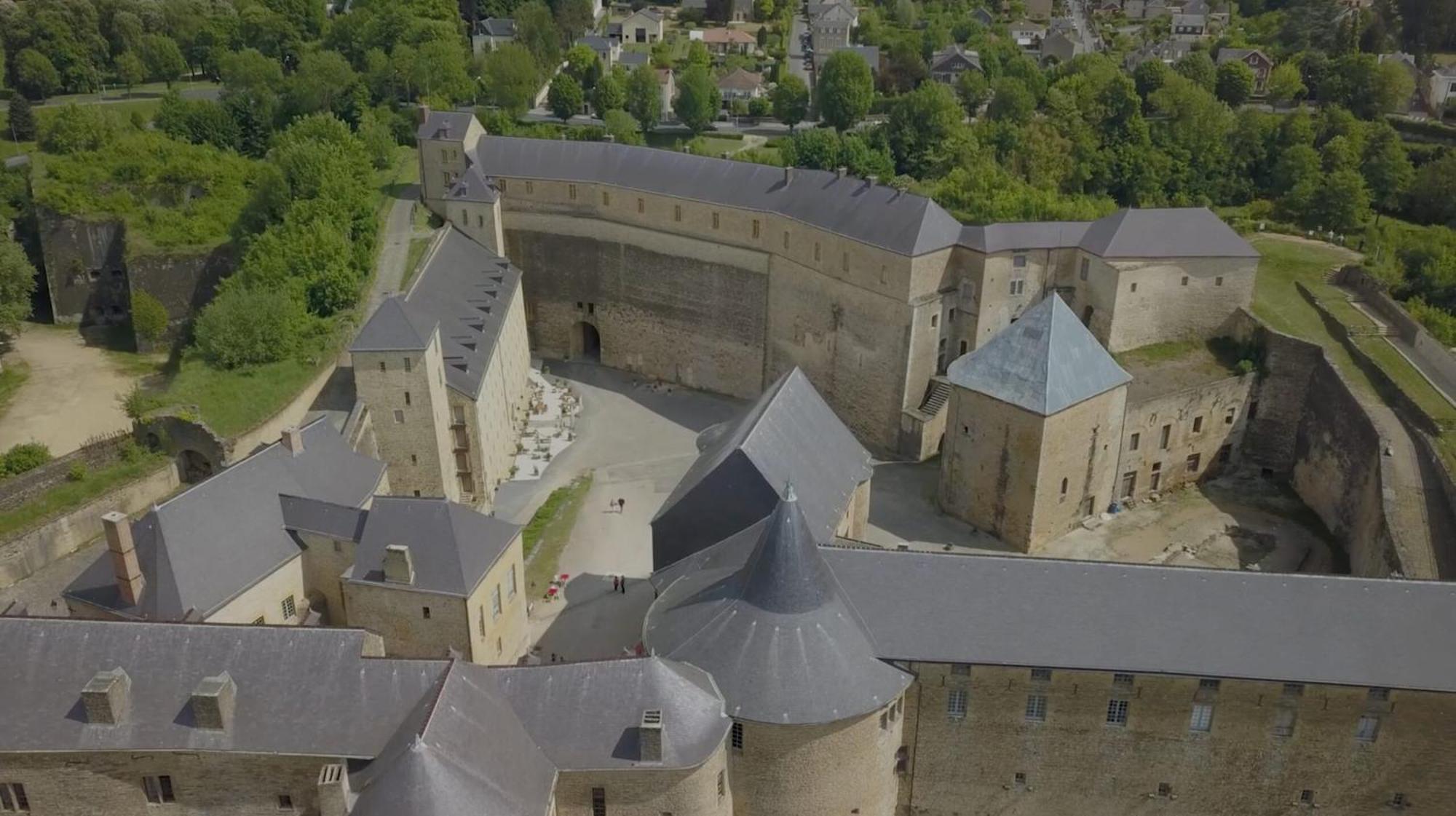 Superbe Appartement Face Au Chateau - 2 Chambres - Netflix/Canal+ Sedan Luaran gambar